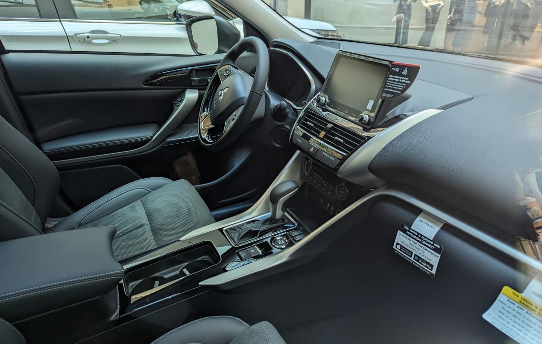 Mitsubishi Eclipse Cross phone mount guide