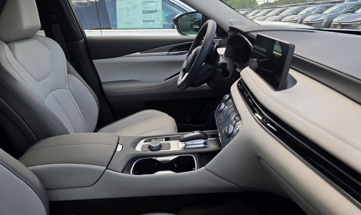 Infiniti QX60 phone mount