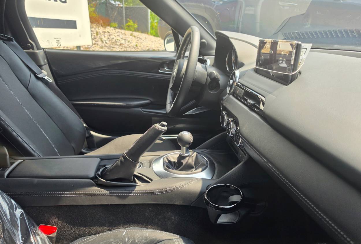 Mazda MX 5 Mazda Miata MX-5 phone mount placement