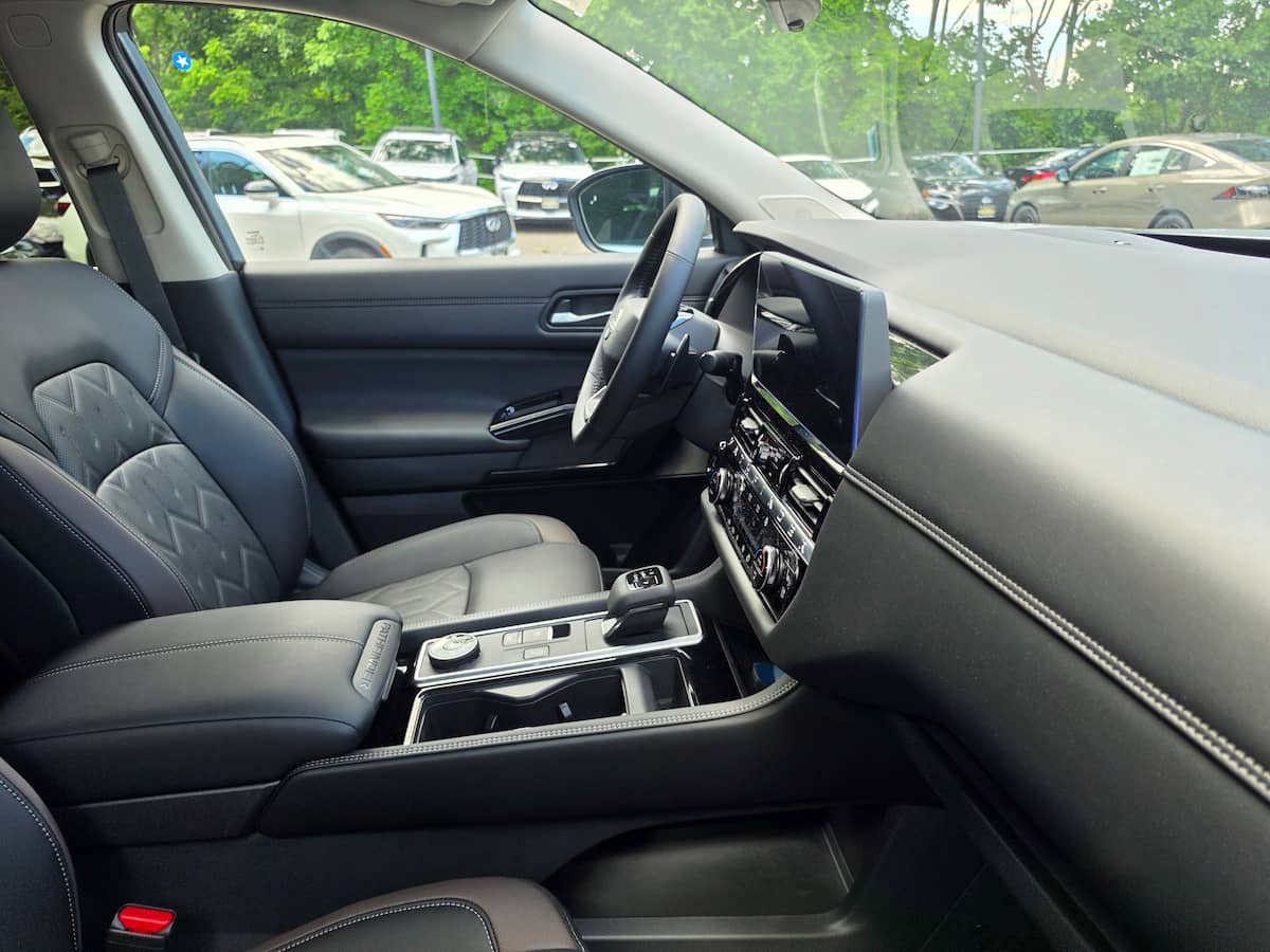 Nissan Pathfinder Interior Nissan Pathfinder interior dashboard showing best Nissan Pathfinder phone mount locations