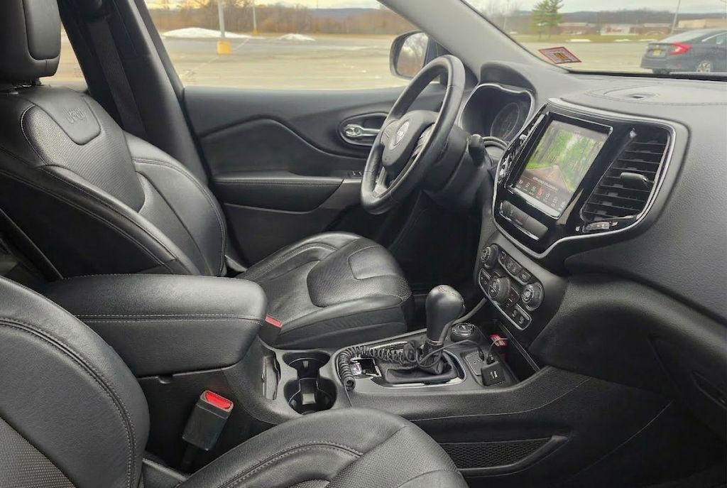 Jeep Grand Cherokee interior dashboard