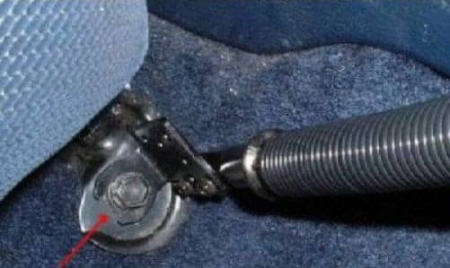 Car seat bolt mount installed with a tablet