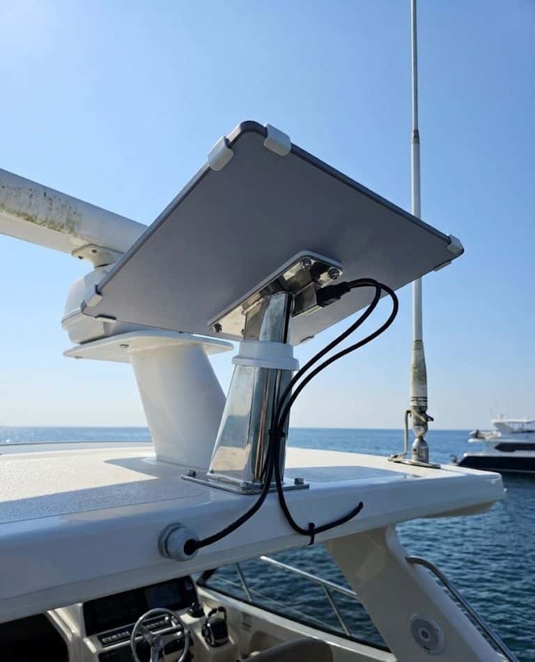 Starlink Mount on a Boat Starlink mounts for boats installed on the railing