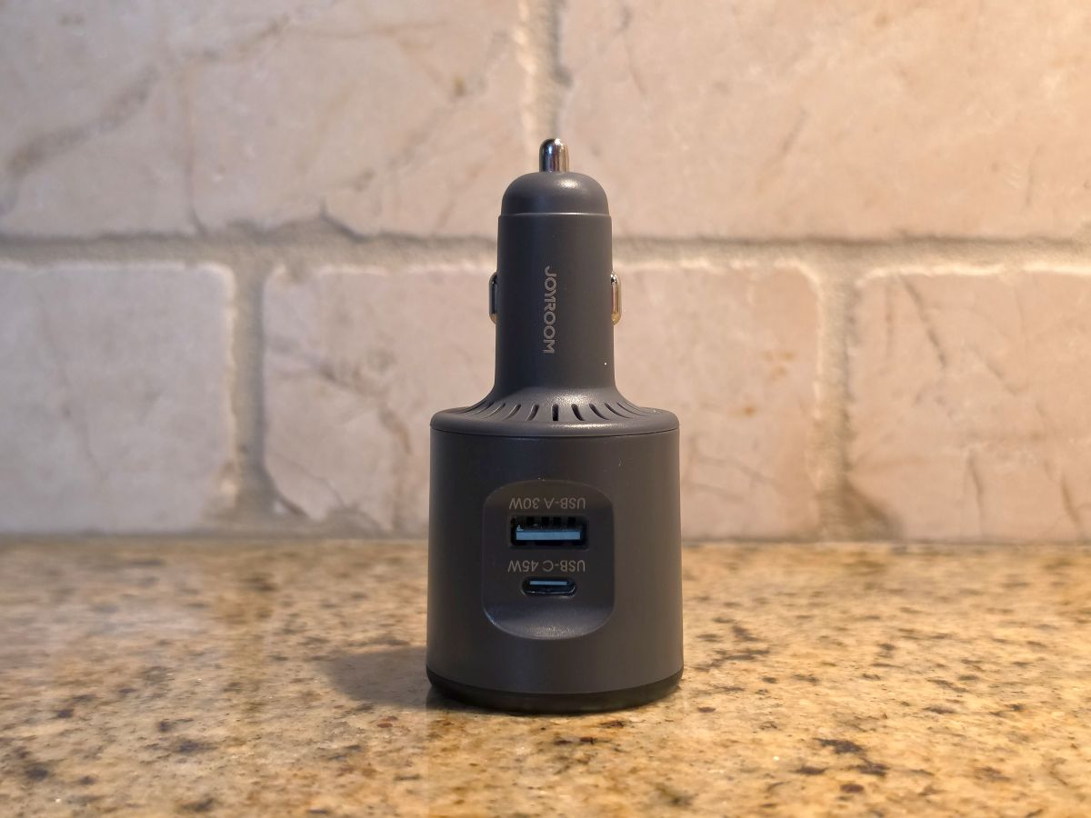 Dual USB charging ports on the JOYROOM Starlink Mini car adapter
