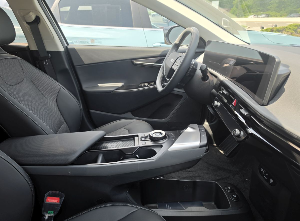 Kia EV6 phone mounts for the dashboard and center console