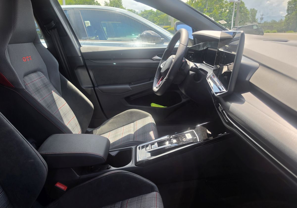 Volkswagen Golf Interior Volkswagen Golf Phone Mounts Interior View