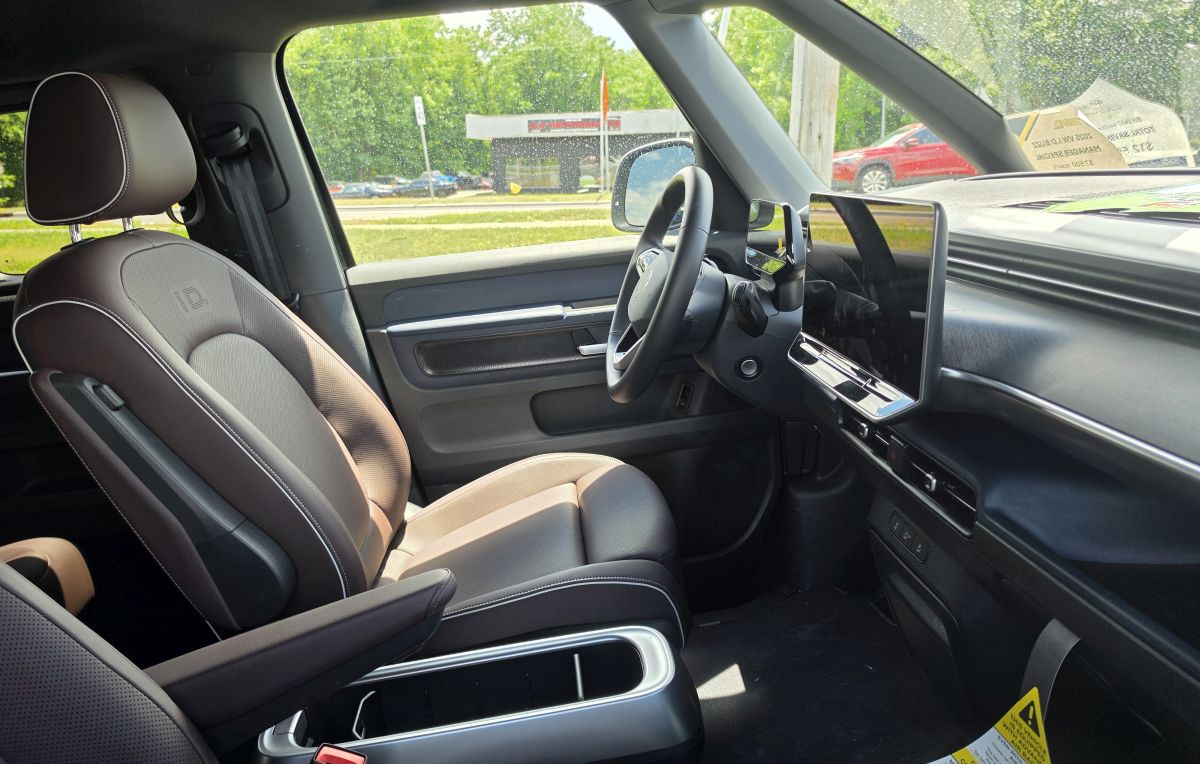 Volkswagen ID. Buzz Interior Volkswagen ID. Buzz phone mounts interior dashboard