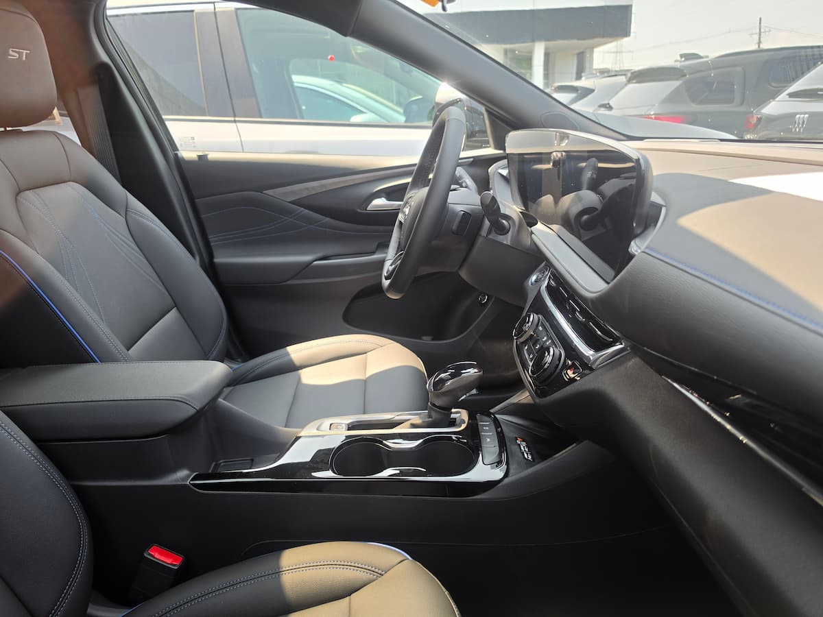 Buick Envista phone mount installed on dashboard