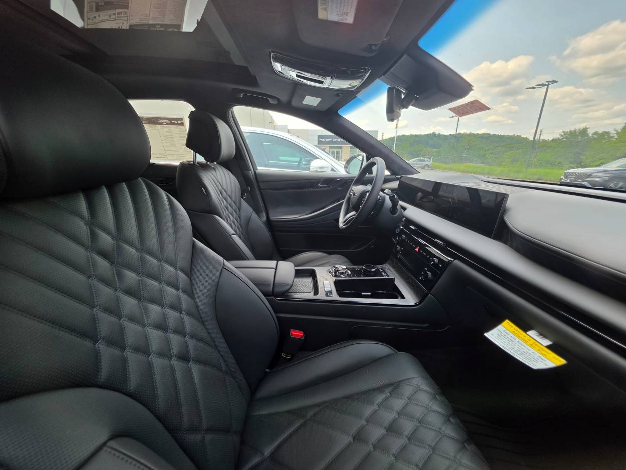 Genesis G80 Interior Genesis G80 phone mount for the interior