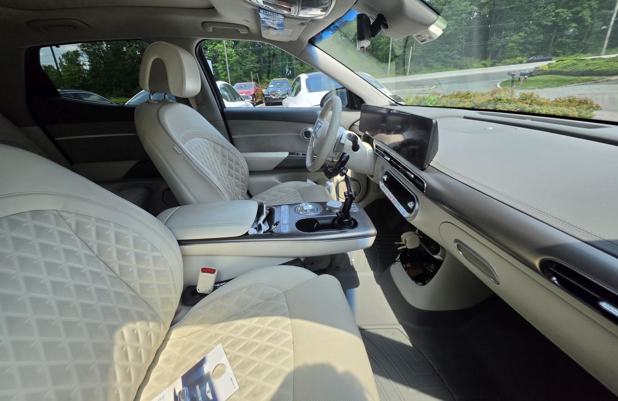 Genesis GV60 Interior Genesis GV60 phone mount in the cup holder
