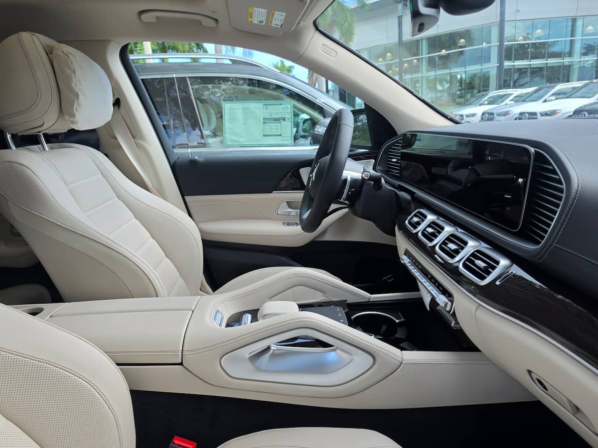 Mercedes GLS Interior Mercedes-Benz GLS phone mount for the dash and other spots