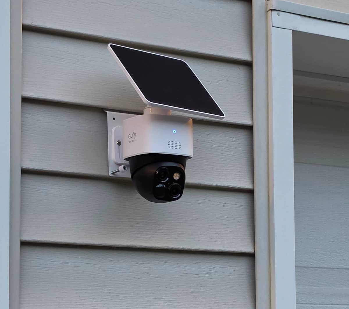 Eufy S340 eufy SoloCam S340 siding mount installed on vinyl siding
