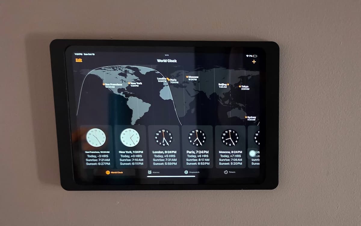 Displine Photo 1 Displine Companion Wall 2.0 review showing the black powder-coated aluminum iPad wall mount installed on drywall